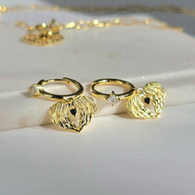 Load image into Gallery viewer, Black Swan Earrings