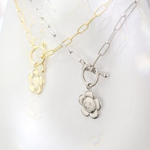 ์ด๋ฏธ์ง๋ฅผ ๊ฐค๋ฌ๋ฆฌ ๋ทฐ์ด์ ๋ก๋ , Hobi Flower Necklace