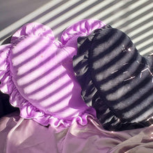 Muat gambar ke penampil Galeri, Home Velvet Heart Pillow