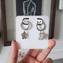 Load image into Gallery viewer, Hobi Flower Earrings
