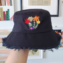 Загрузить изображение в средство просмотра галереи, 7 Flowers Bucket Hat
